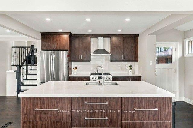 Photo 15 of 2 Munhall Road, Etobicoke, Humber Heights — HOMEH