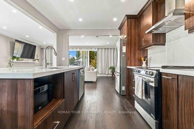 Photo 18 of 2 Munhall Road, Etobicoke, Humber Heights — HOMEH