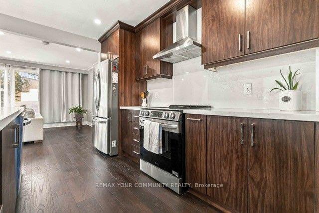Photo 19 of 2 Munhall Road, Etobicoke, Humber Heights — HOMEH