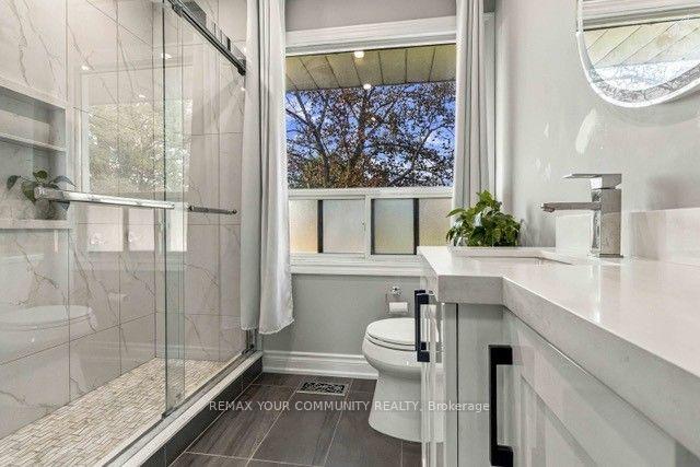 Photo 23 of 2 Munhall Road, Etobicoke, Humber Heights — HOMEH
