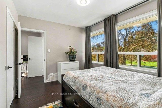Photo 28 of 2 Munhall Road, Etobicoke, Humber Heights — HOMEH