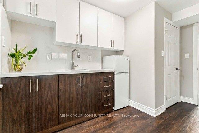 Photo 31 of 2 Munhall Road, Etobicoke, Humber Heights — HOMEH