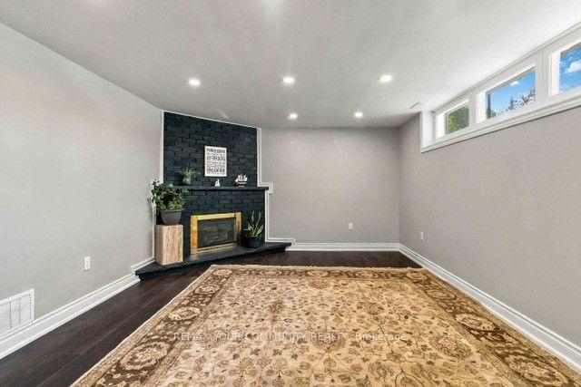 Photo 33 of 2 Munhall Road, Etobicoke, Humber Heights — HOMEH