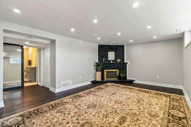 Photo 34 of 2 Munhall Road, Etobicoke, Humber Heights — HOMEH
