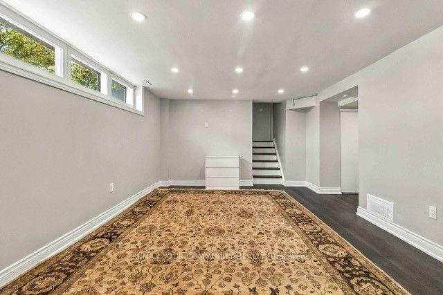 Photo 35 of 2 Munhall Road, Etobicoke, Humber Heights — HOMEH