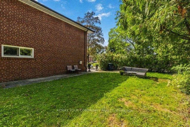 Photo 39 of 2 Munhall Road, Etobicoke, Humber Heights — HOMEH