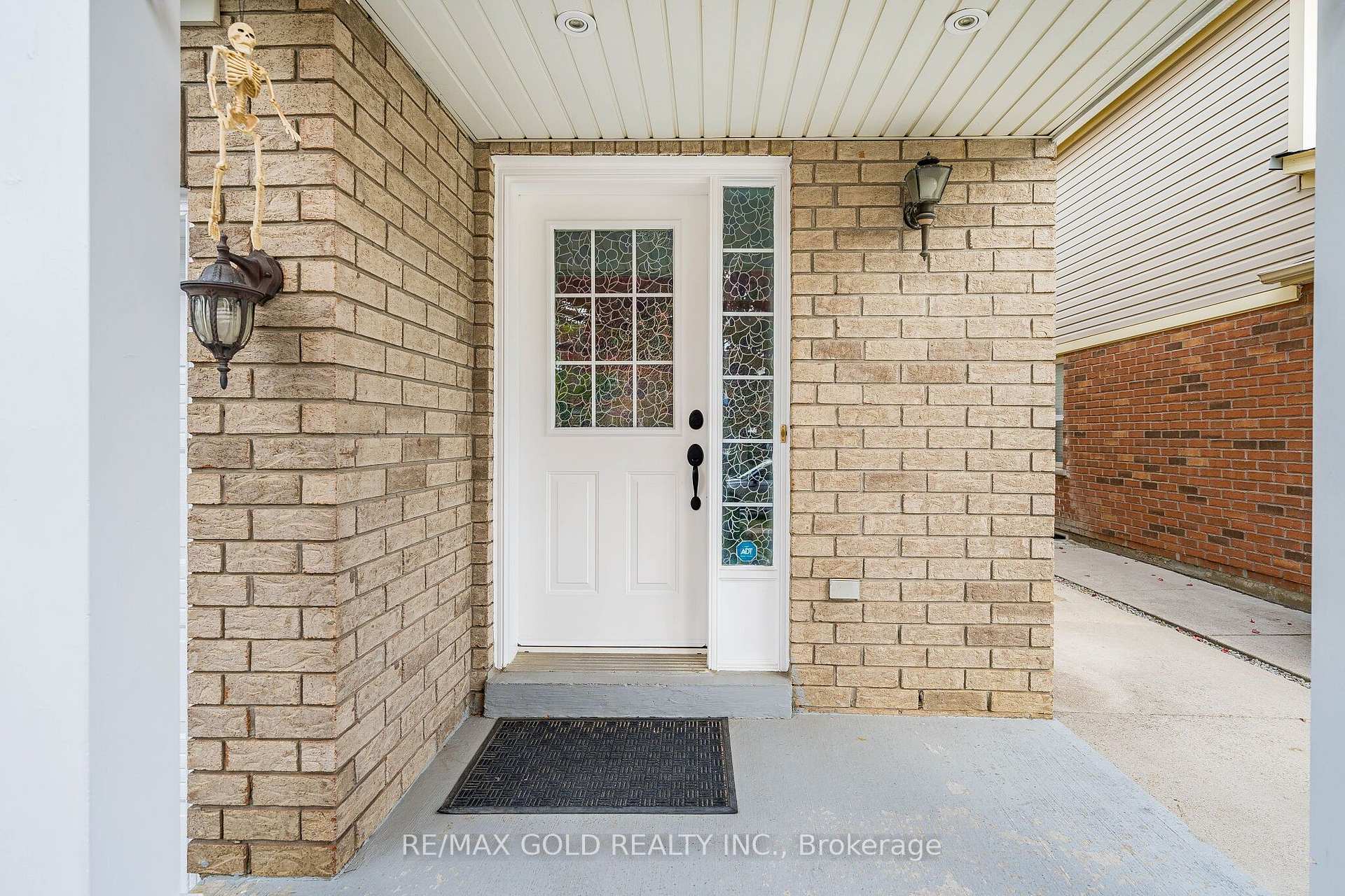 Photo 3 of 21 Edenvalley Road, Brampton, Fletcher's Meadow — HOMEH