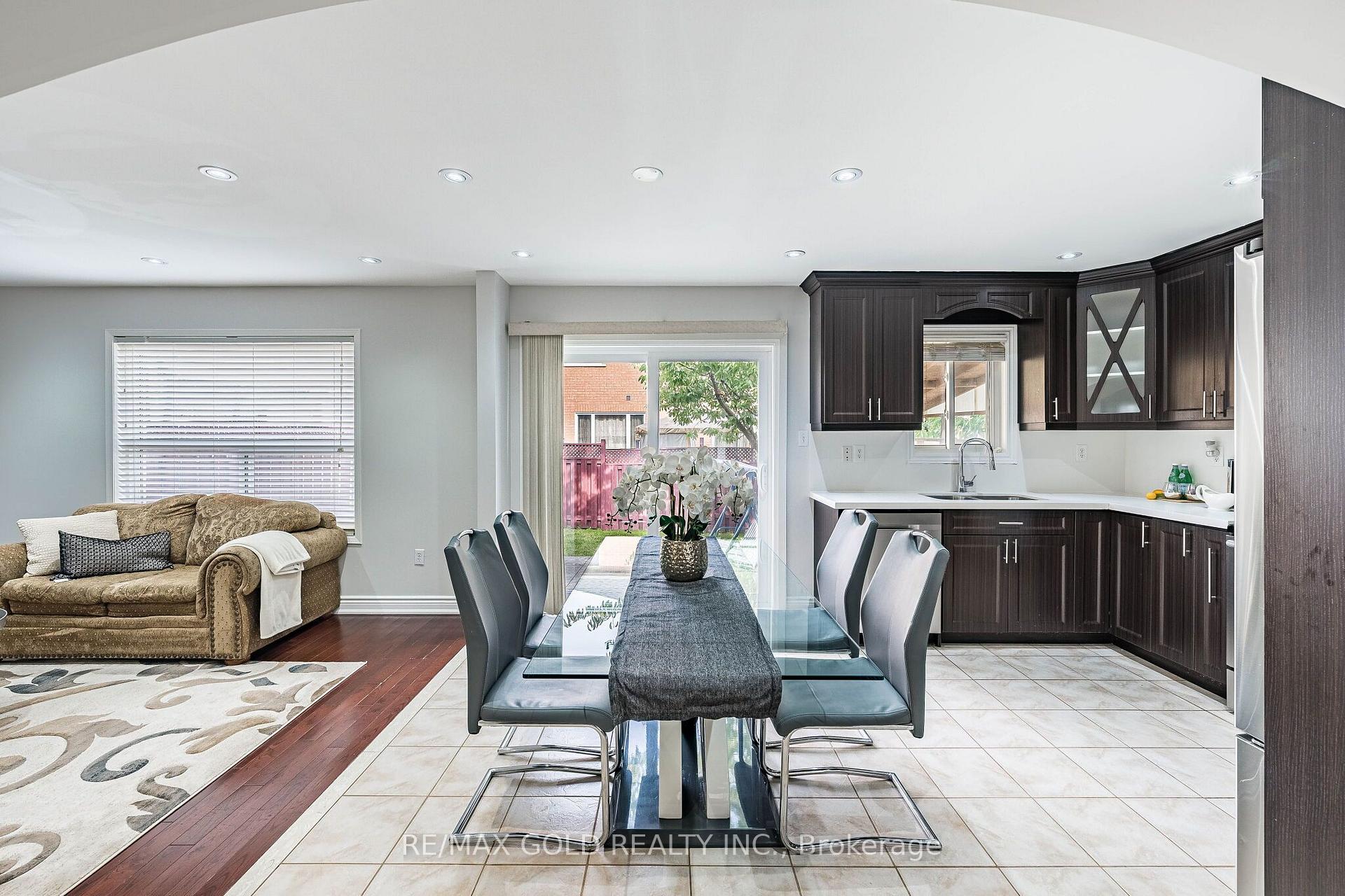 Photo 10 of 21 Edenvalley Road, Brampton, Fletcher's Meadow — HOMEH