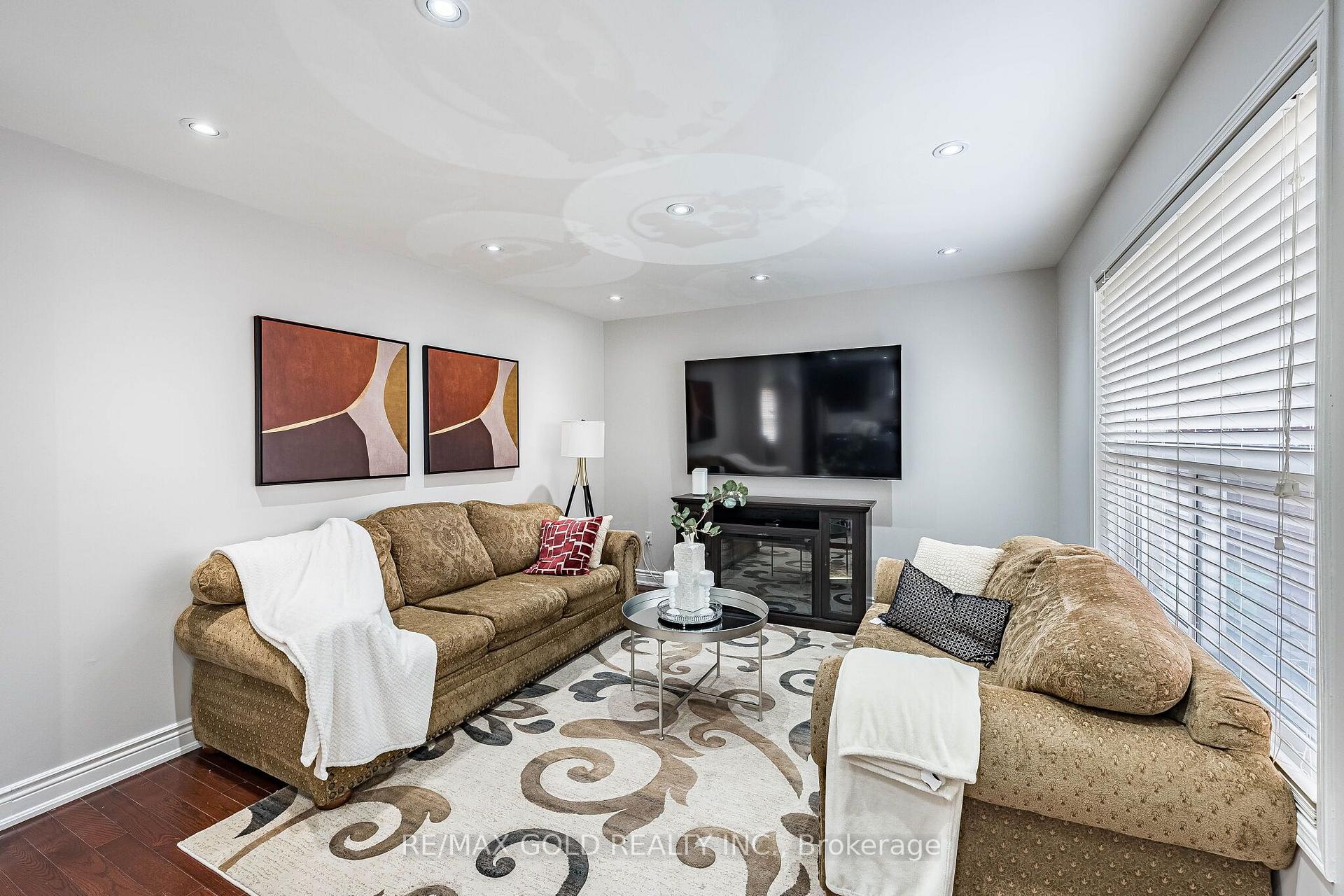 Photo 16 of 21 Edenvalley Road, Brampton, Fletcher's Meadow — HOMEH