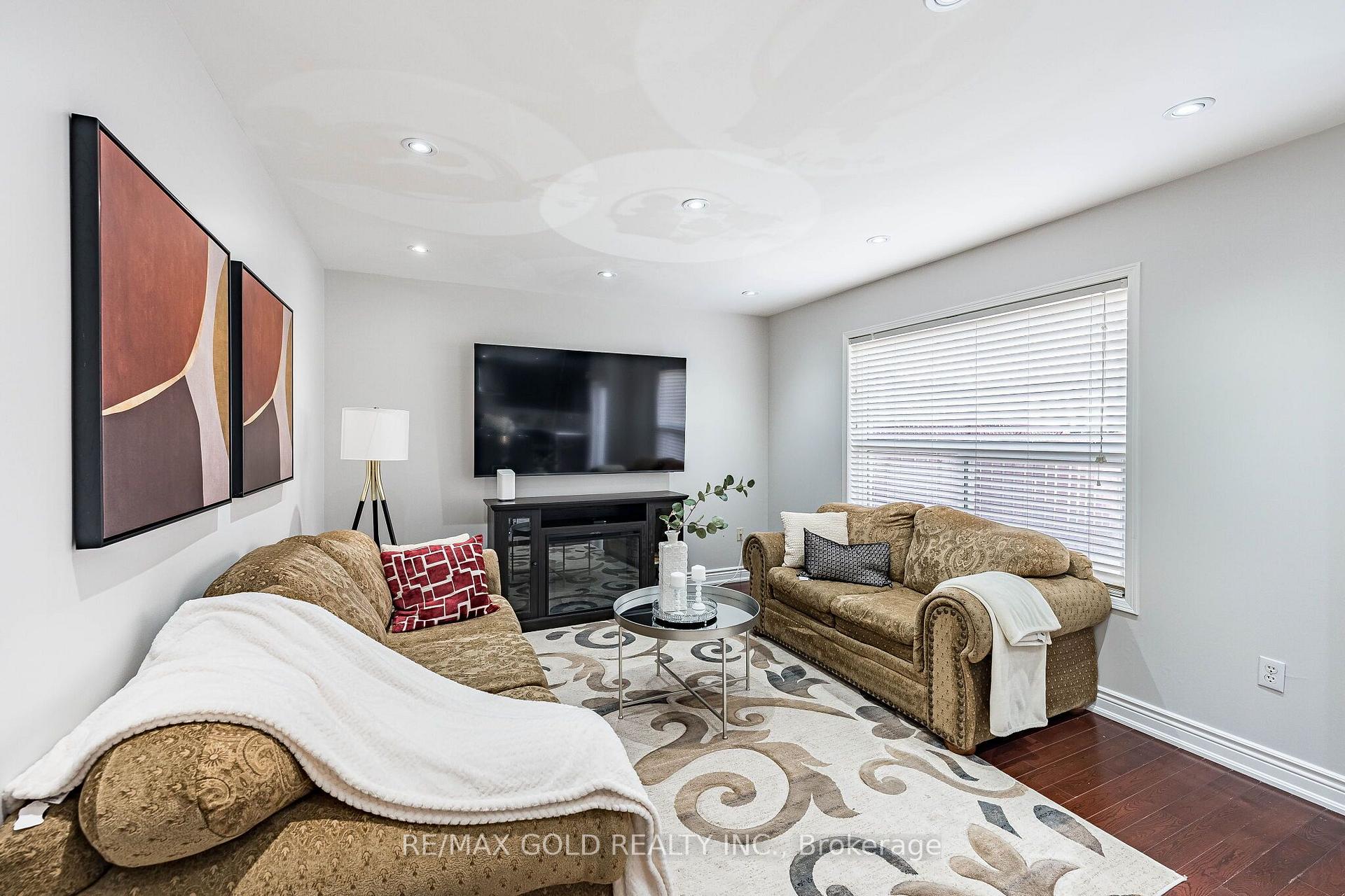 Photo 17 of 21 Edenvalley Road, Brampton, Fletcher's Meadow — HOMEH