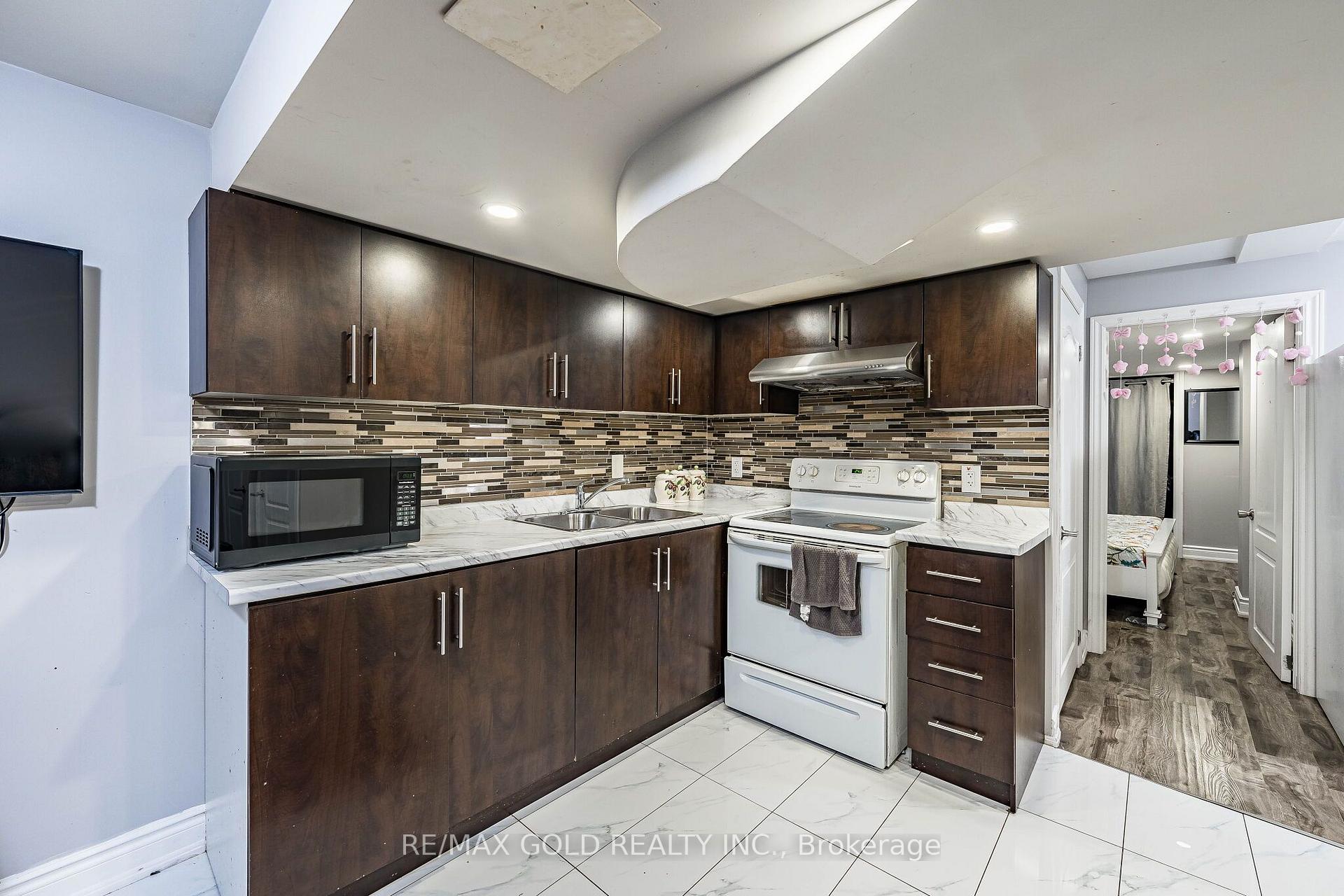 Photo 32 of 21 Edenvalley Road, Brampton, Fletcher's Meadow — HOMEH