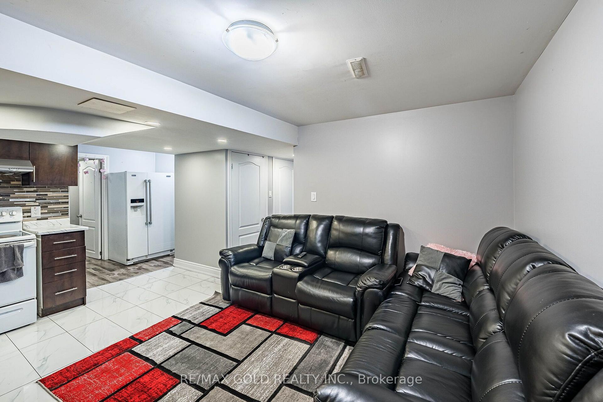 Photo 33 of 21 Edenvalley Road, Brampton, Fletcher's Meadow — HOMEH