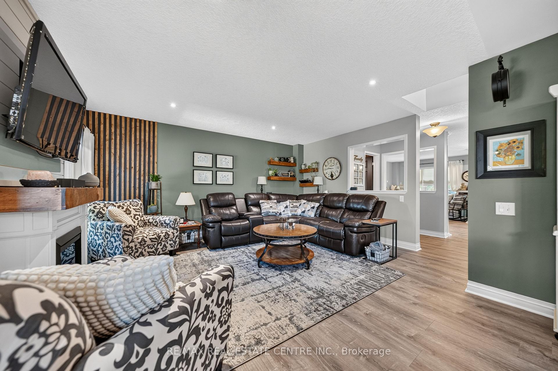 Photo 16 of 6 Mathews Court, Brantford, Empire — HOMEH
