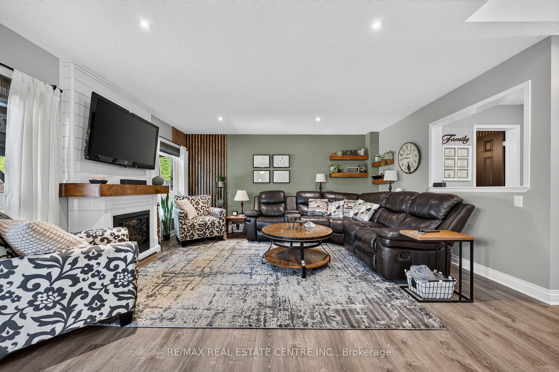 Photo 17 of 6 Mathews Court, Brantford, Empire — HOMEH