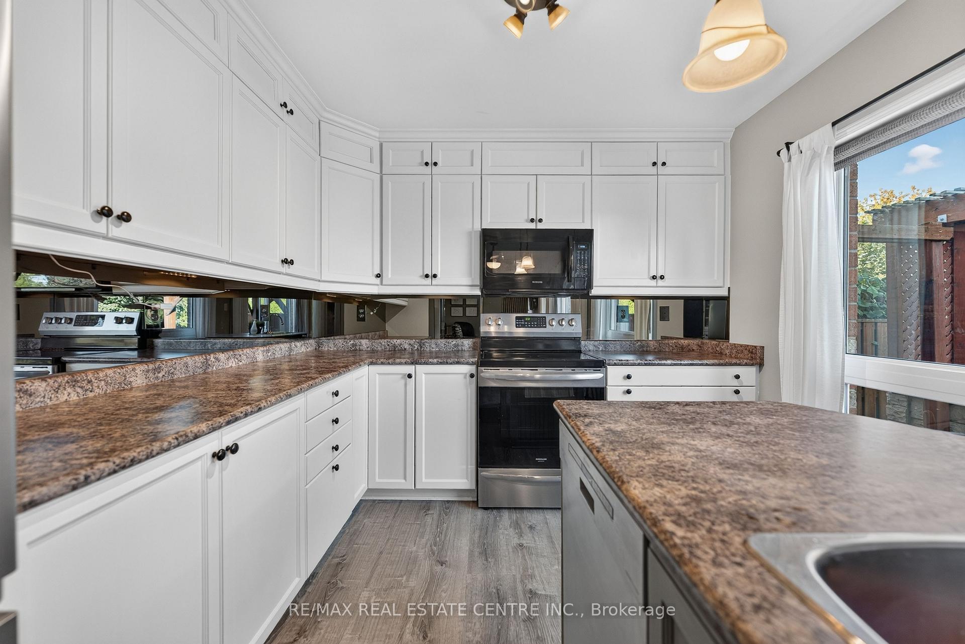 Photo 23 of 6 Mathews Court, Brantford, Empire — HOMEH