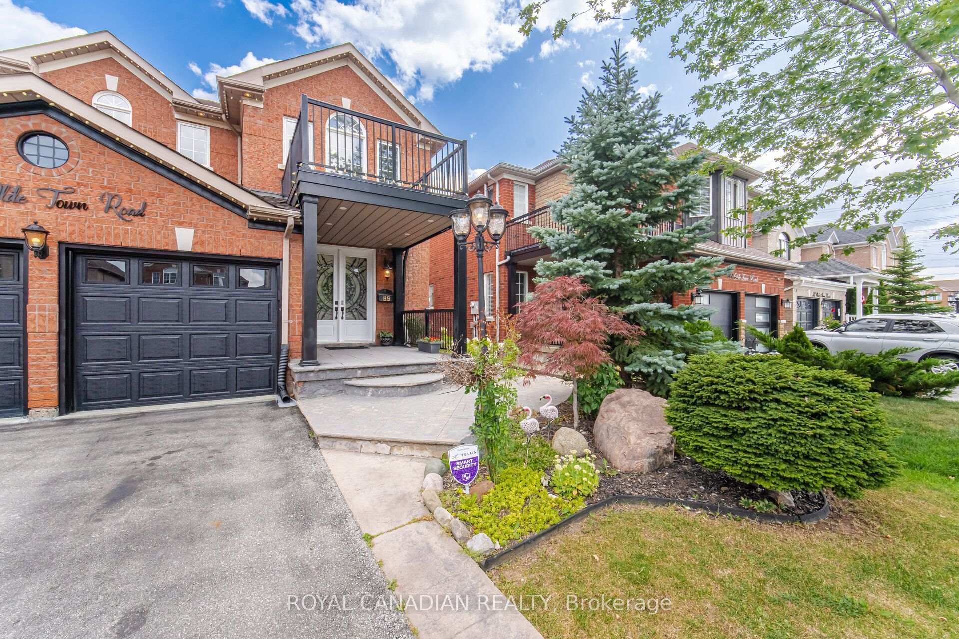 Photo 2 of 88 Olde Town Road, Brampton, Fletcher's Creek Village — HOMEH
