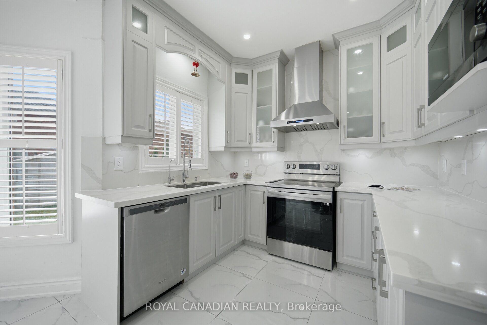 Photo 9 of 88 Olde Town Road, Brampton, Fletcher's Creek Village — HOMEH