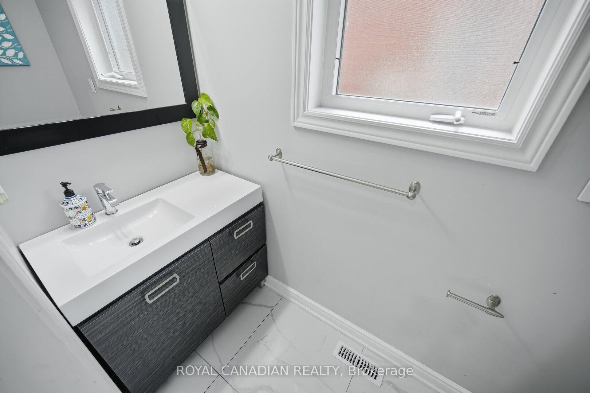 Photo 15 of 88 Olde Town Road, Brampton, Fletcher's Creek Village — HOMEH