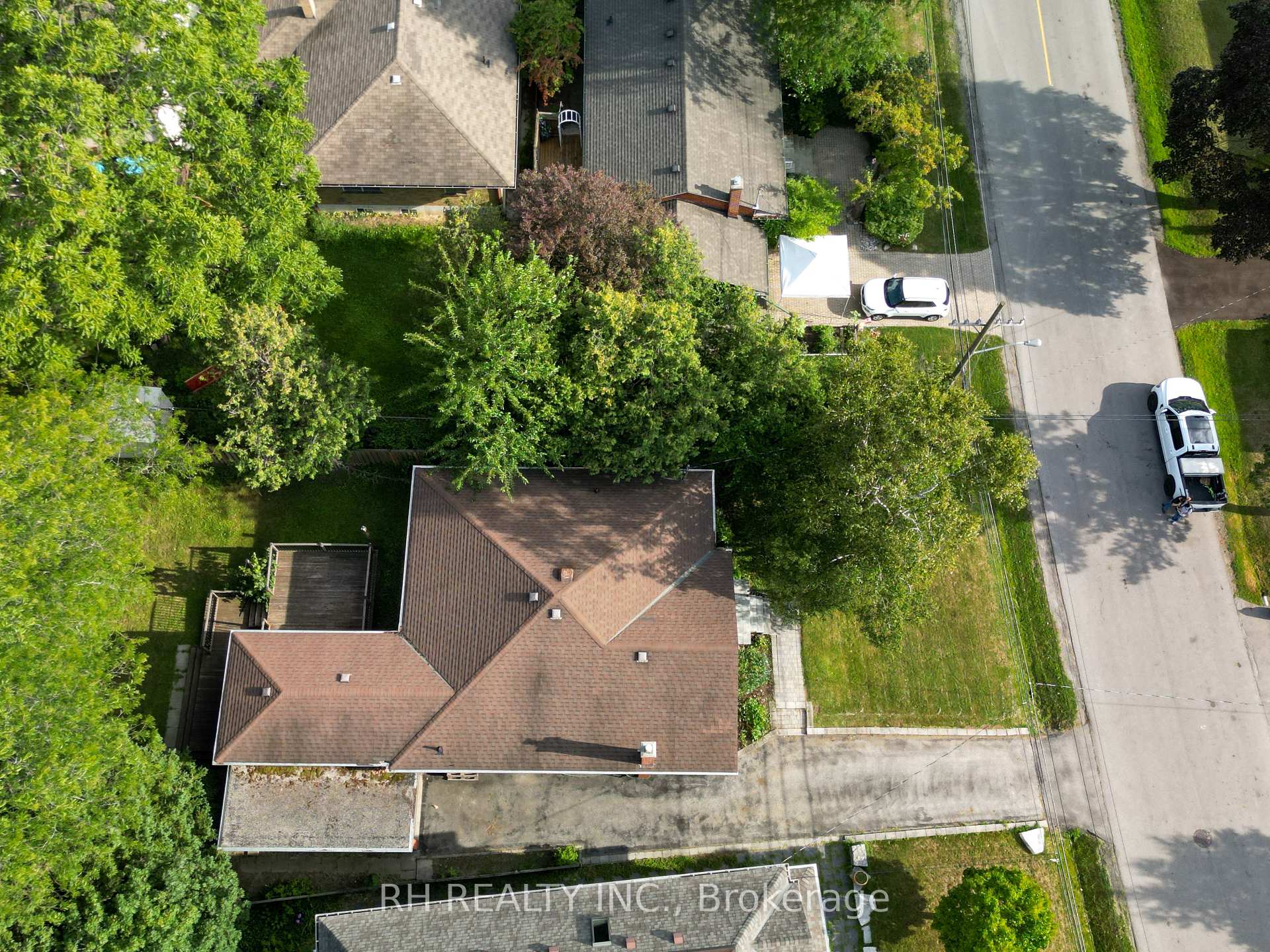 Photo 3 of 35 Glen Agar Drive, Etobicoke, Princess-Rosethorn — HOMEH