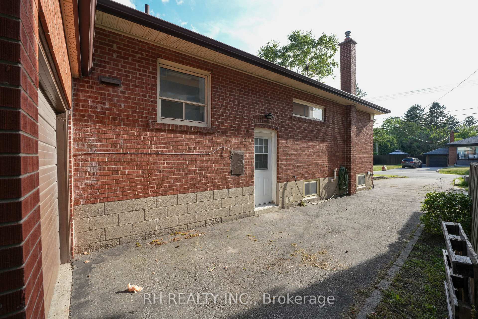 Photo 6 of 35 Glen Agar Drive, Etobicoke, Princess-Rosethorn — HOMEH