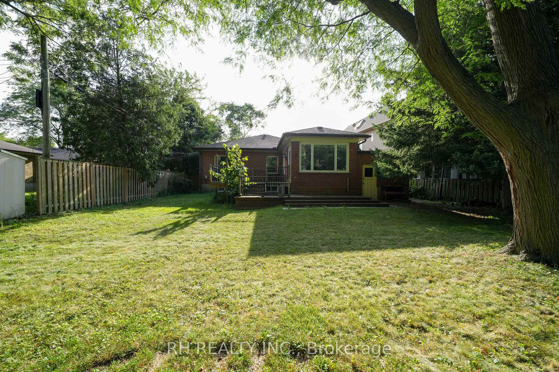 Photo 9 of 35 Glen Agar Drive, Etobicoke, Princess-Rosethorn — HOMEH