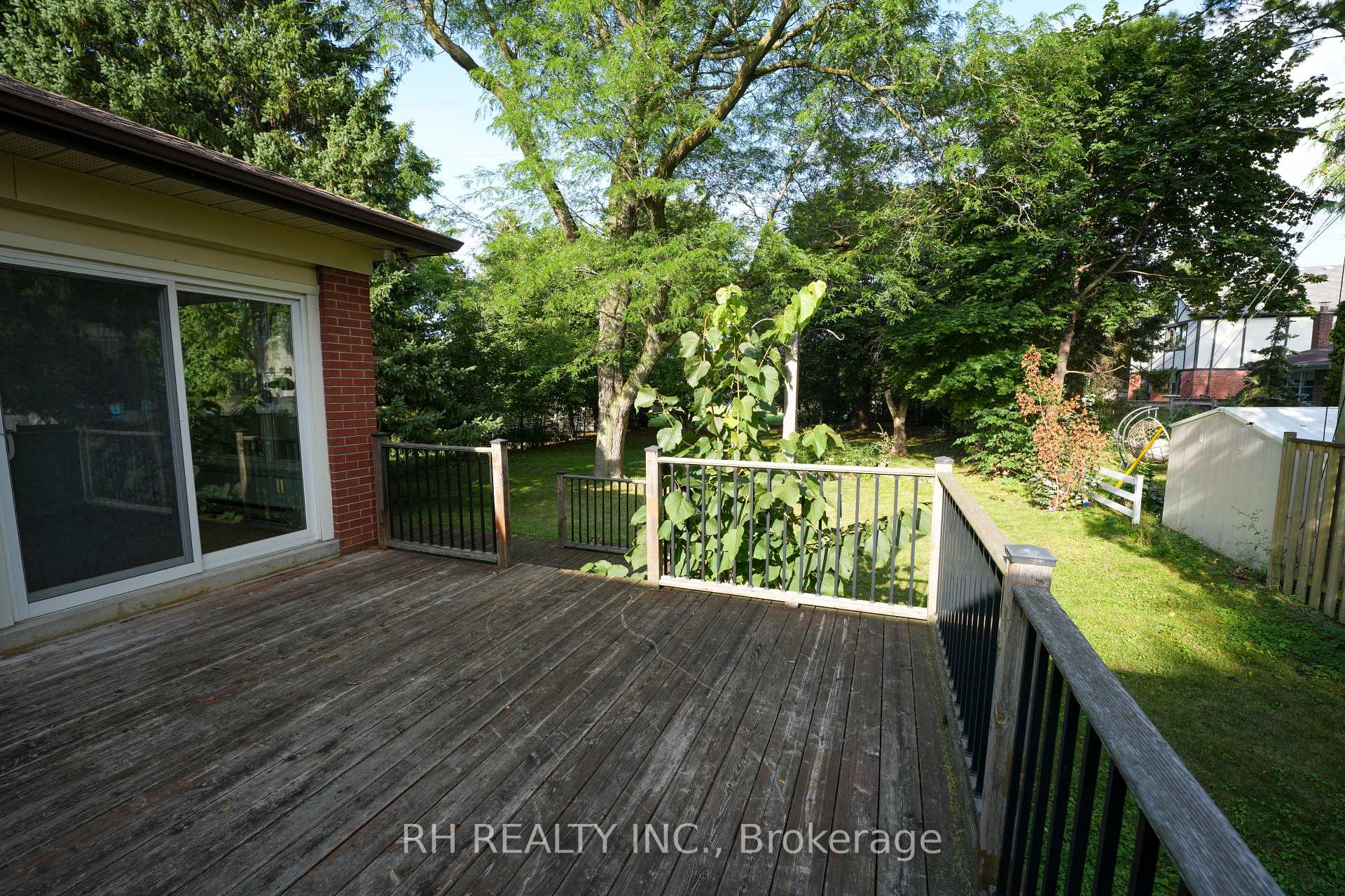 Photo 10 of 35 Glen Agar Drive, Etobicoke, Princess-Rosethorn — HOMEH