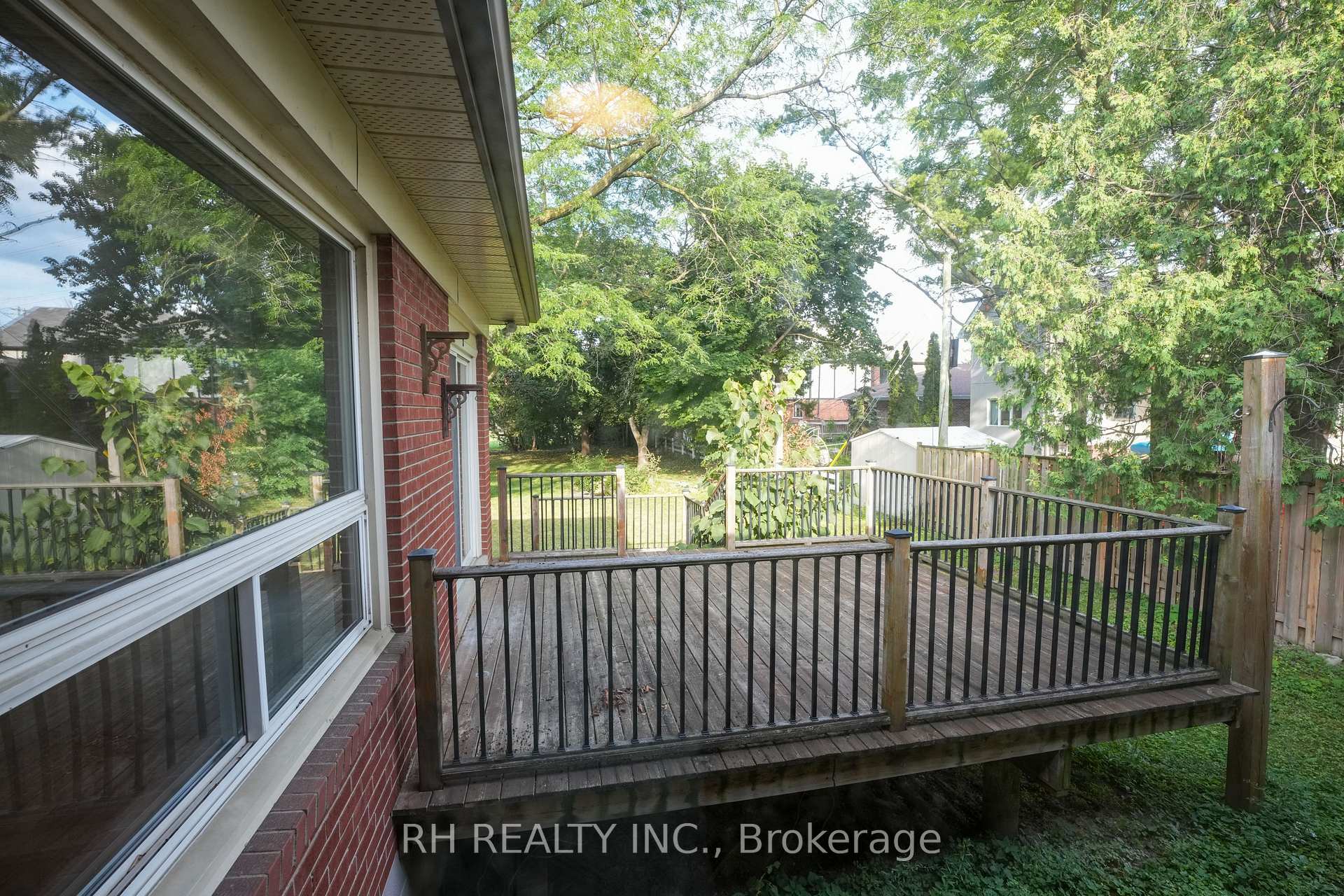 Photo 11 of 35 Glen Agar Drive, Etobicoke, Princess-Rosethorn — HOMEH