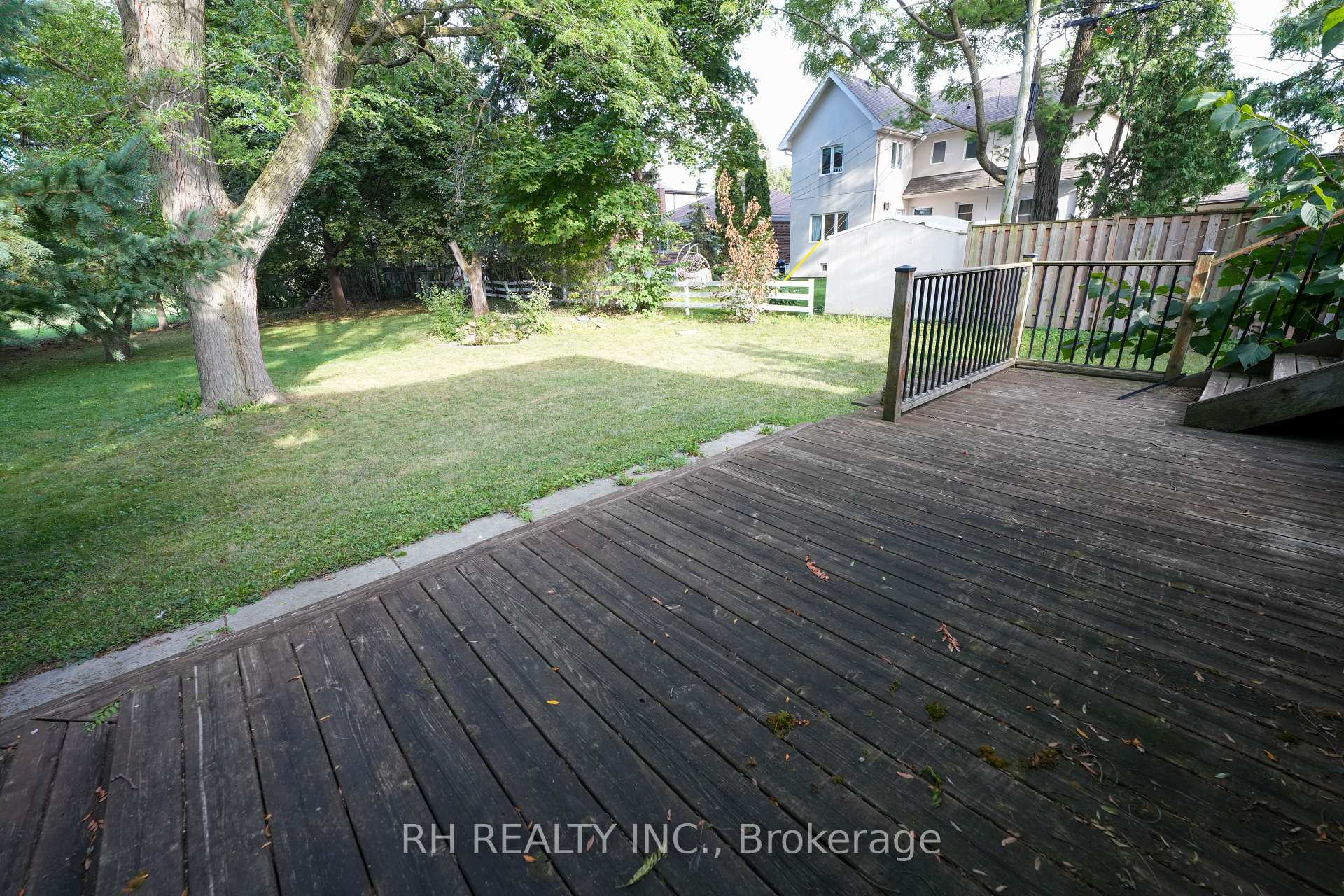 Photo 12 of 35 Glen Agar Drive, Etobicoke, Princess-Rosethorn — HOMEH