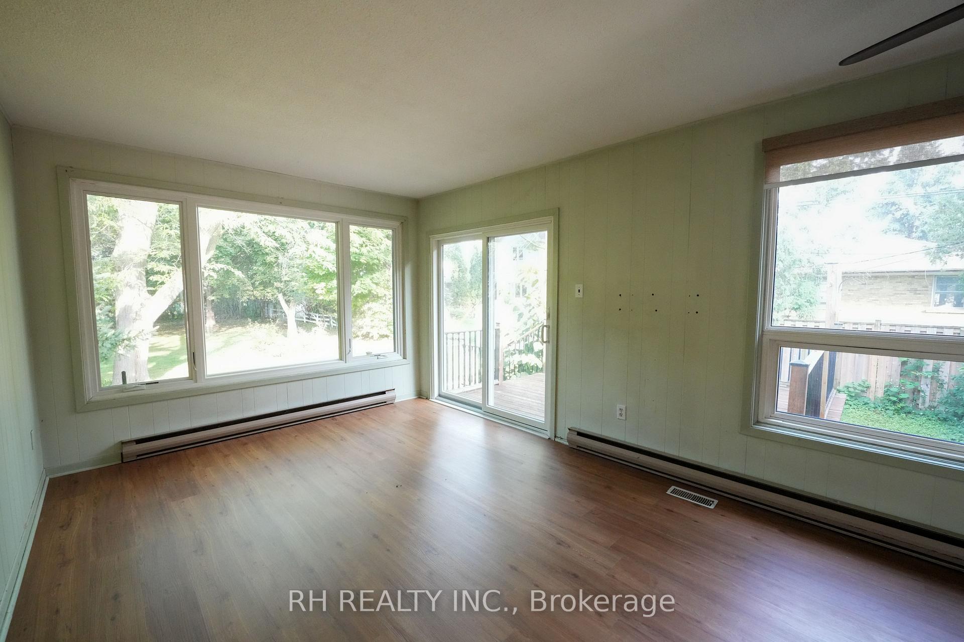 Photo 25 of 35 Glen Agar Drive, Etobicoke, Princess-Rosethorn — HOMEH
