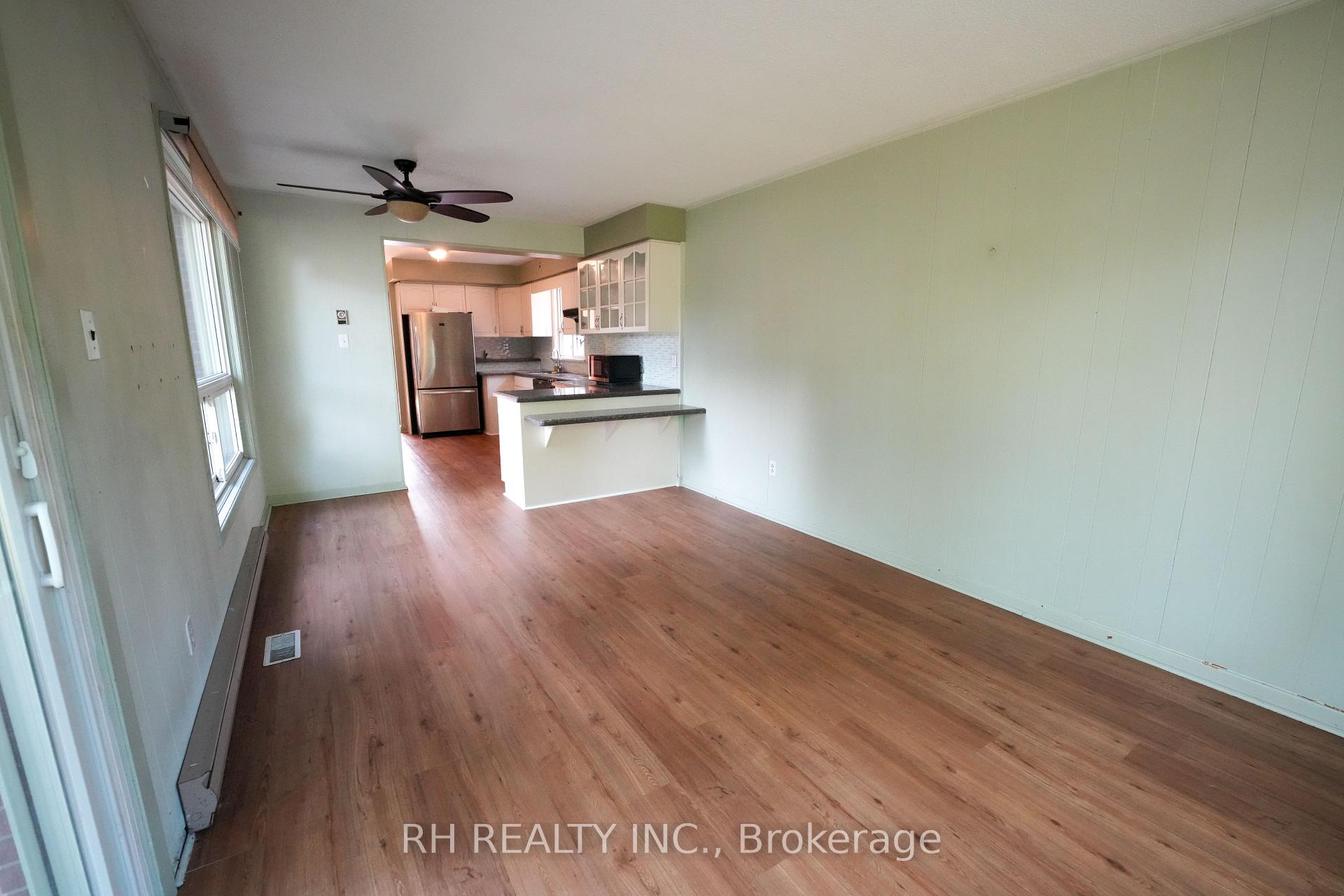 Photo 26 of 35 Glen Agar Drive, Etobicoke, Princess-Rosethorn — HOMEH