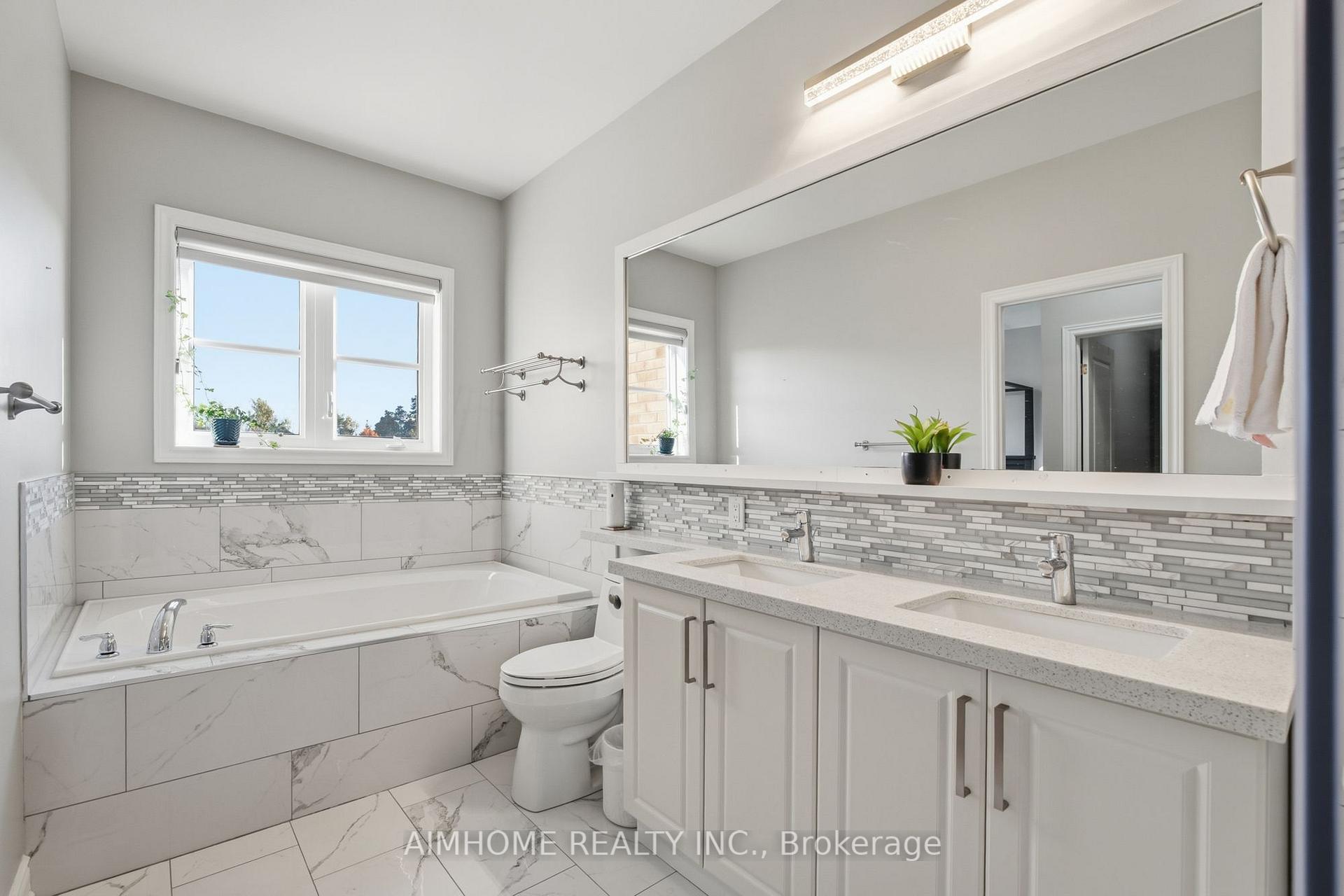 Photo 33 of 15 Calamint Lane, Richmond Hill, Oak Ridges Lake Wilcox — HOMEH