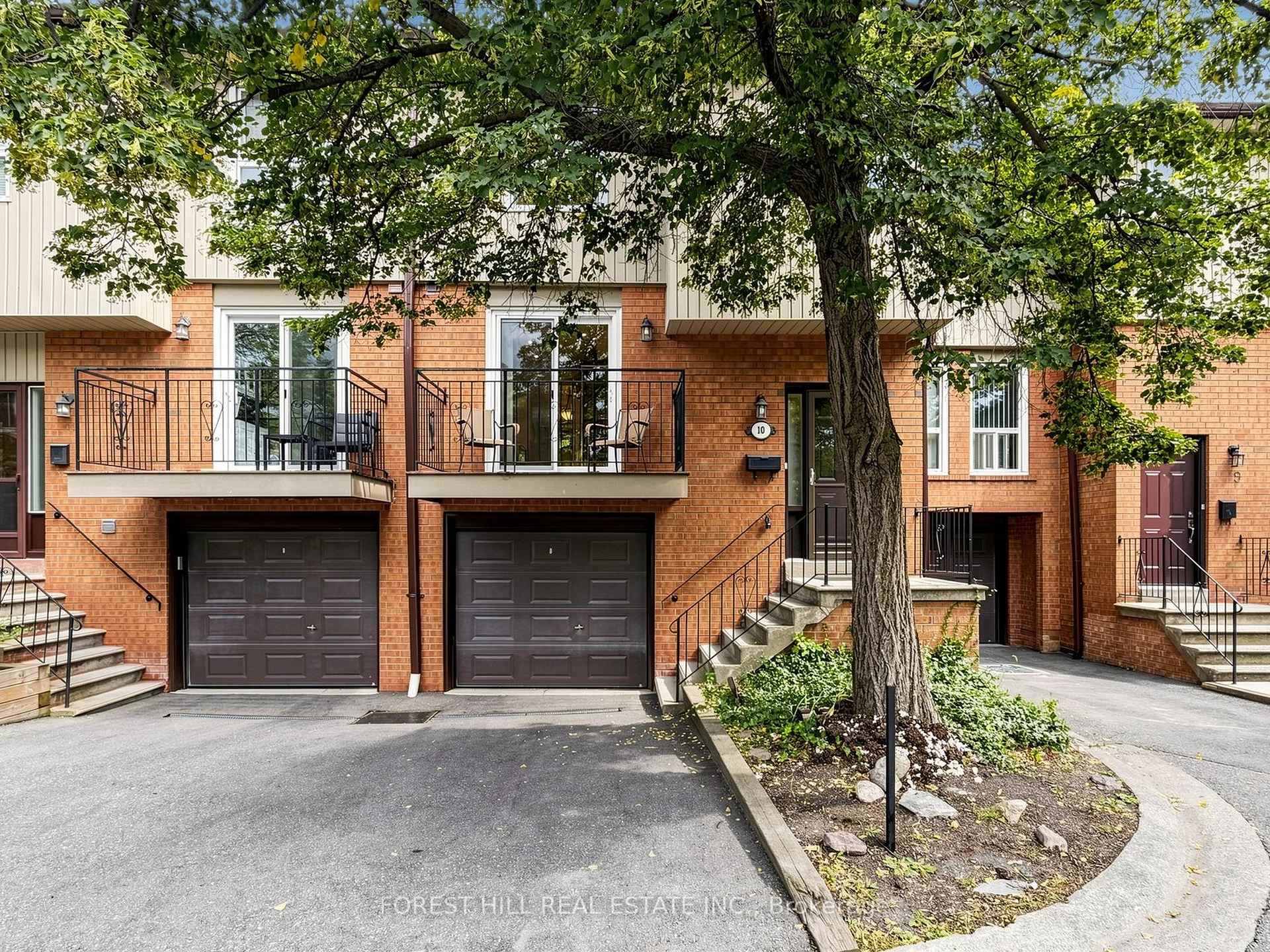 Front of Unit 10, 725 Vermouth Avenue