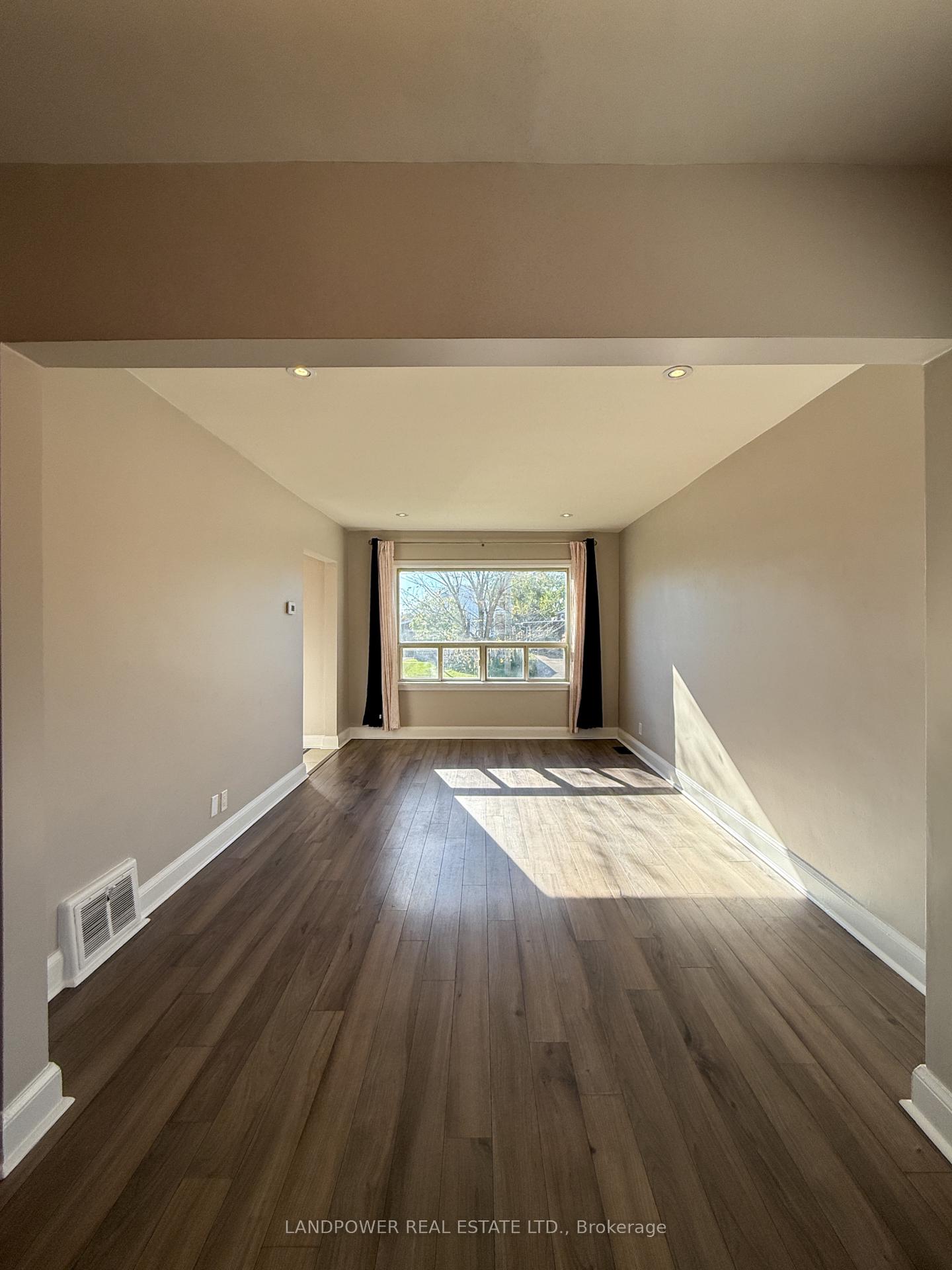 Photo 2 of 155 N Bonnington Avenue, Scarborough, Clairlea-Birchmount — HOMEH