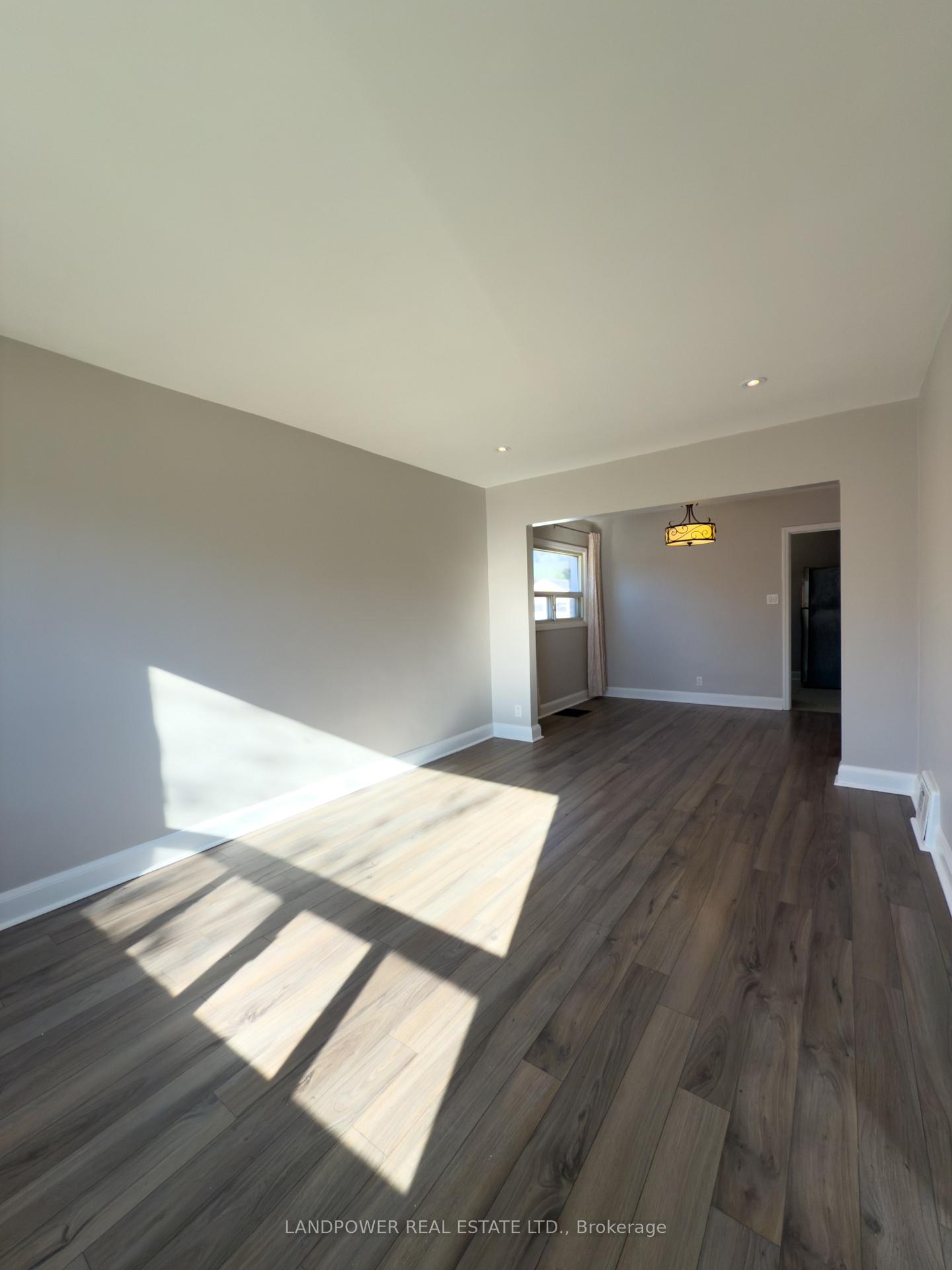 Photo 4 of 155 N Bonnington Avenue, Scarborough, Clairlea-Birchmount — HOMEH