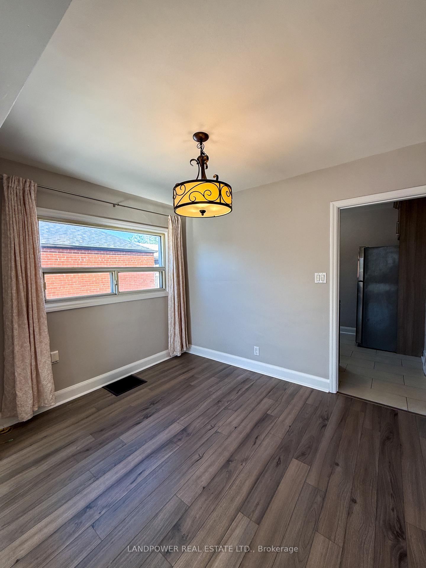Photo 5 of 155 N Bonnington Avenue, Scarborough, Clairlea-Birchmount — HOMEH