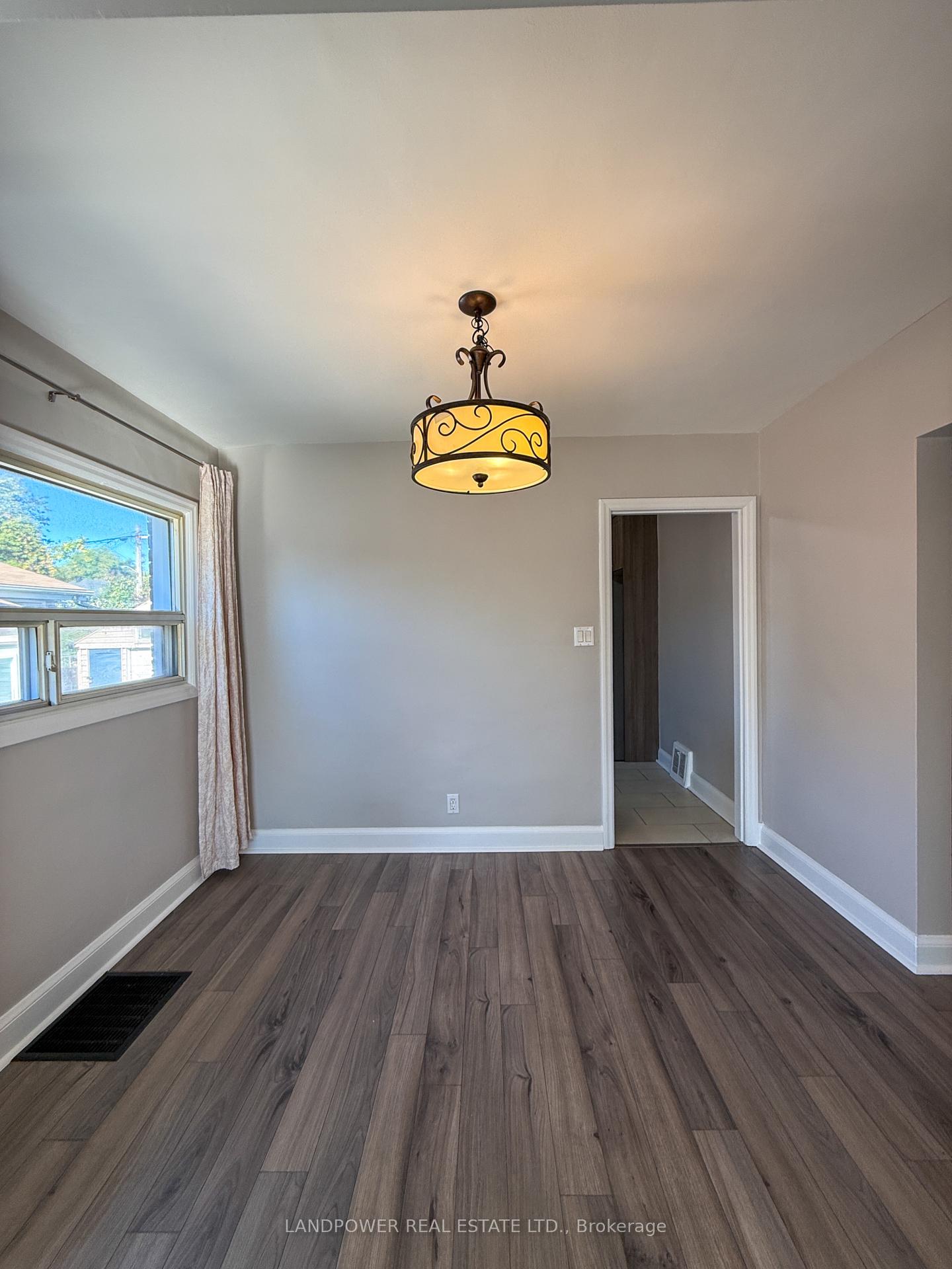 Photo 6 of 155 N Bonnington Avenue, Scarborough, Clairlea-Birchmount — HOMEH
