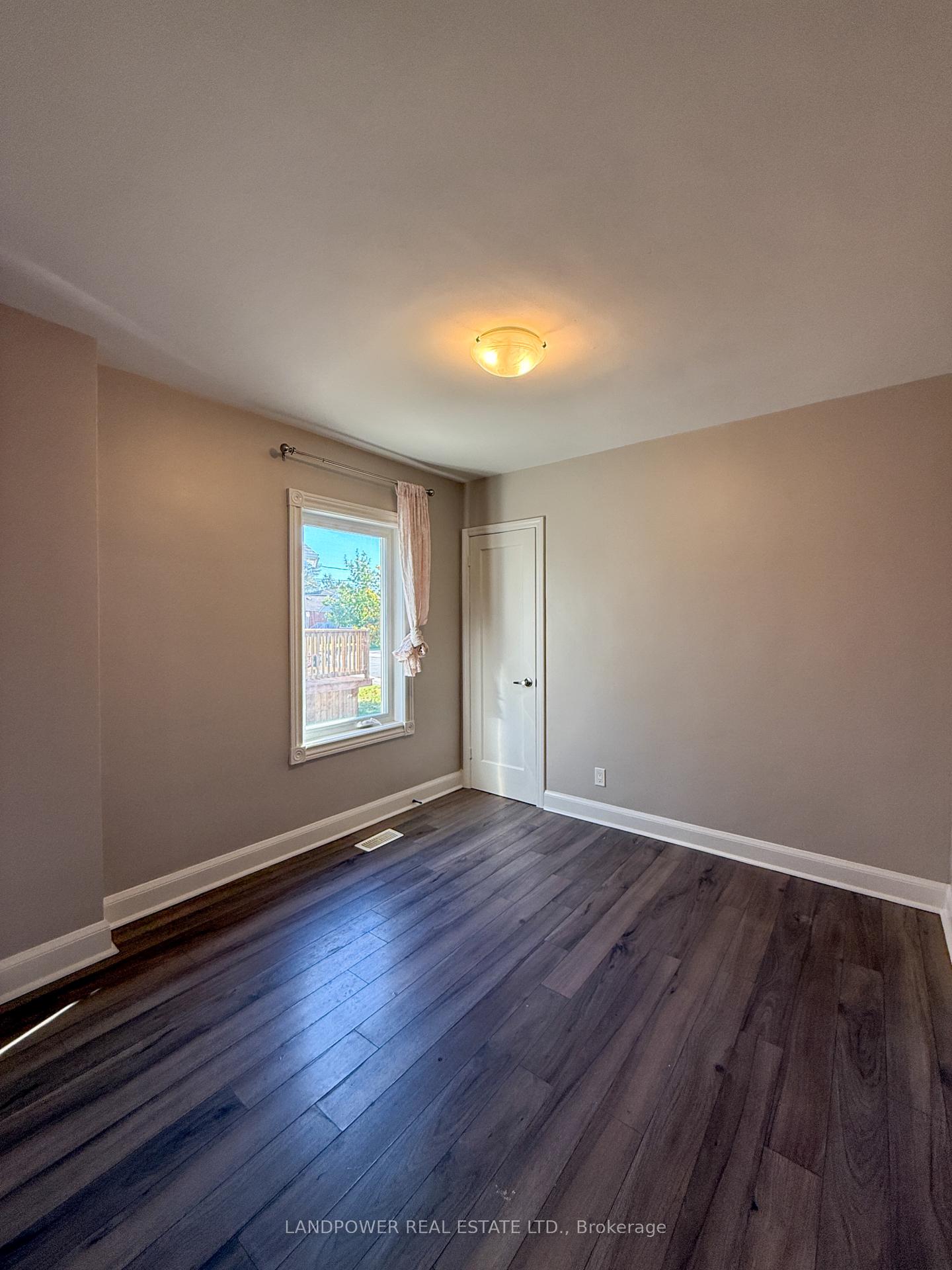 Photo 12 of 155 N Bonnington Avenue, Scarborough, Clairlea-Birchmount — HOMEH