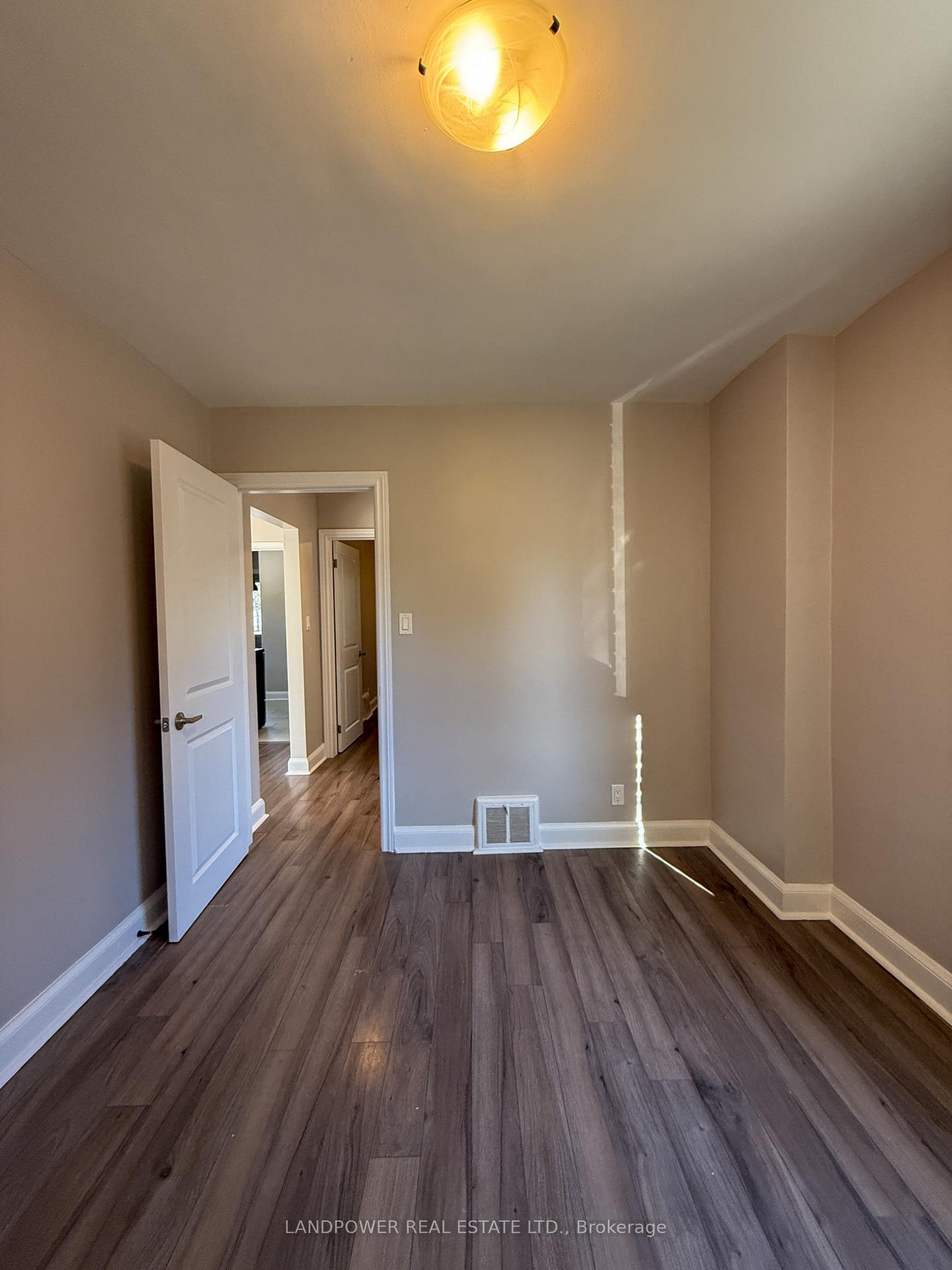 Photo 14 of 155 N Bonnington Avenue, Scarborough, Clairlea-Birchmount — HOMEH