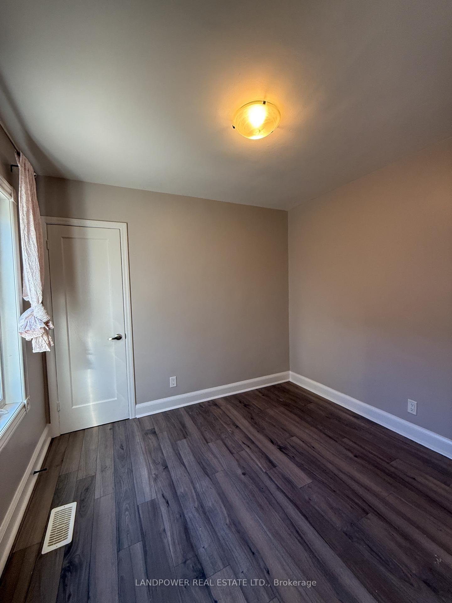 Photo 15 of 155 N Bonnington Avenue, Scarborough, Clairlea-Birchmount — HOMEH