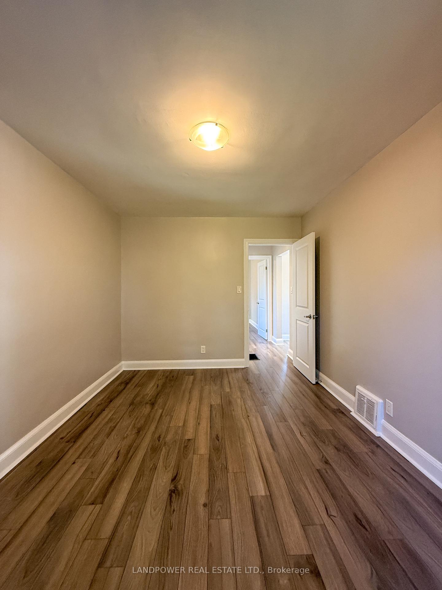 Photo 19 of 155 N Bonnington Avenue, Scarborough, Clairlea-Birchmount — HOMEH