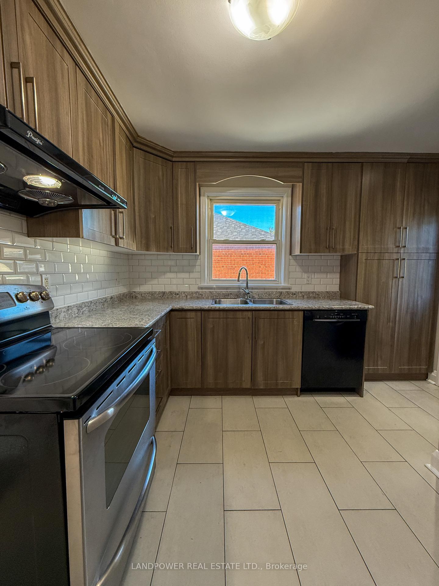 Photo 20 of 155 N Bonnington Avenue, Scarborough, Clairlea-Birchmount — HOMEH