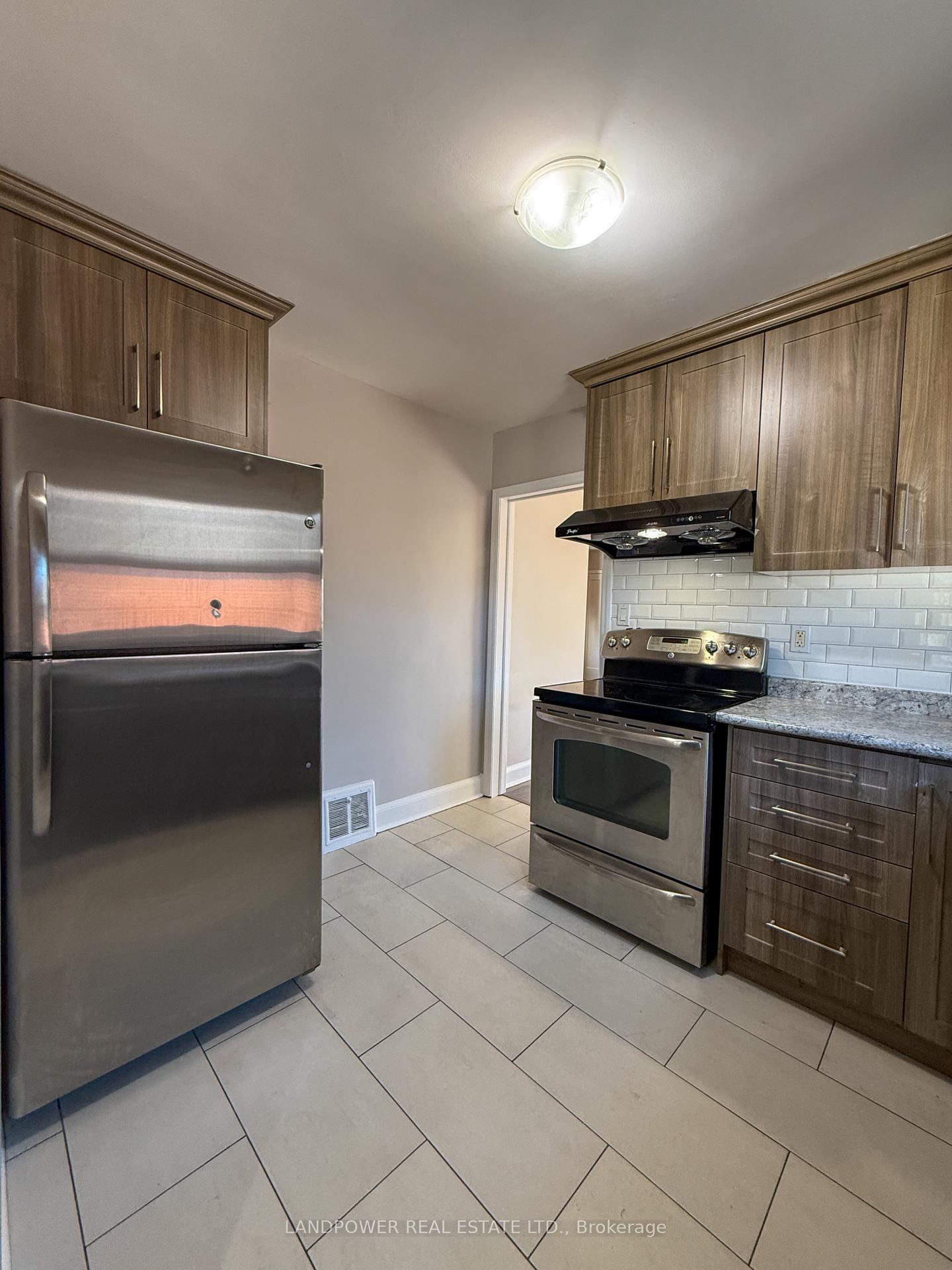 Photo 22 of 155 N Bonnington Avenue, Scarborough, Clairlea-Birchmount — HOMEH