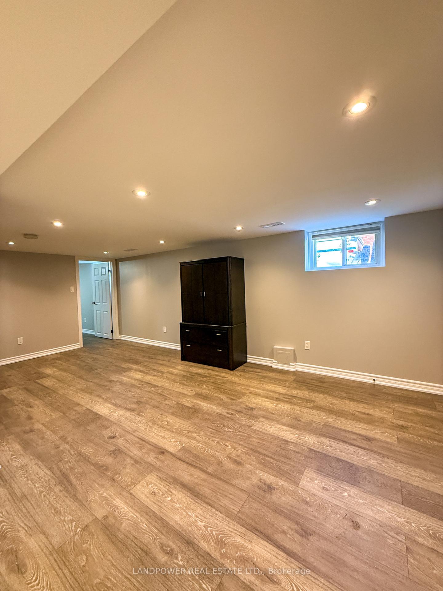 Photo 24 of 155 N Bonnington Avenue, Scarborough, Clairlea-Birchmount — HOMEH