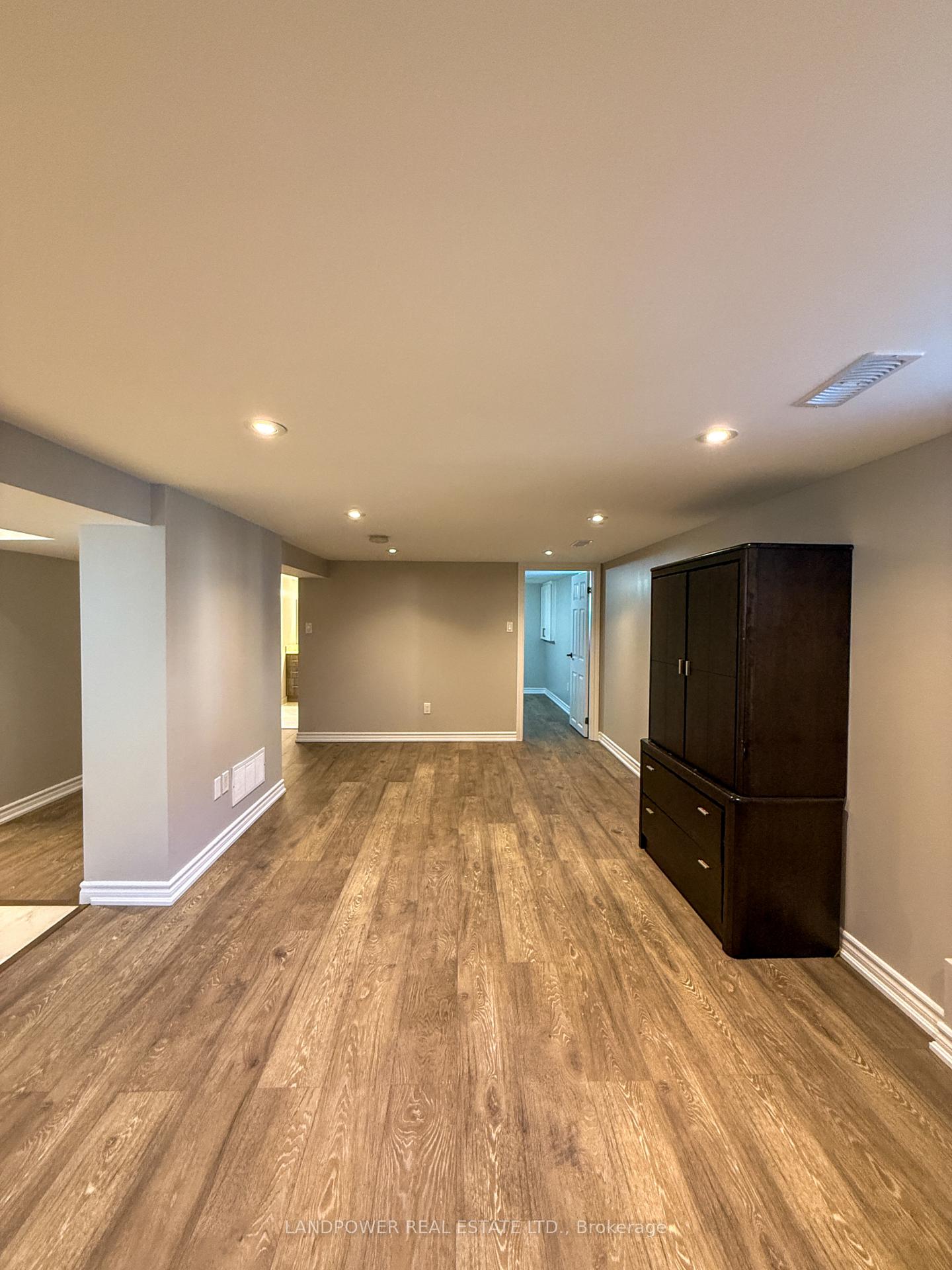 Photo 25 of 155 N Bonnington Avenue, Scarborough, Clairlea-Birchmount — HOMEH