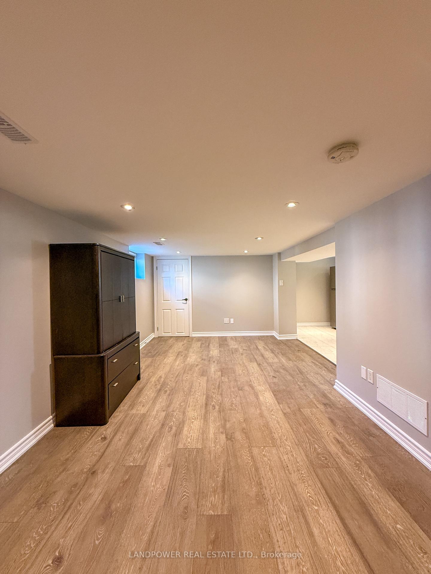 Photo 26 of 155 N Bonnington Avenue, Scarborough, Clairlea-Birchmount — HOMEH