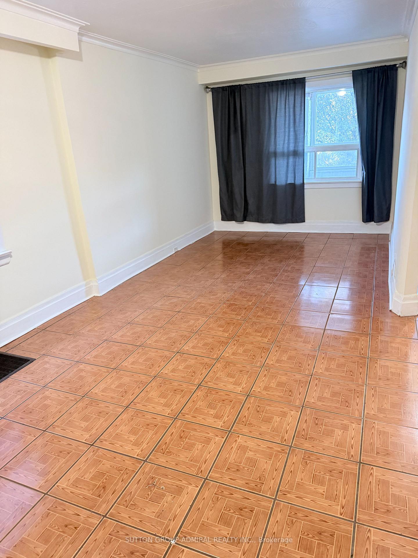 Photo 4 of Unit Main, 241 Dunraven Drive, Toronto, Keelesdale-Eglinton West — HOMEH