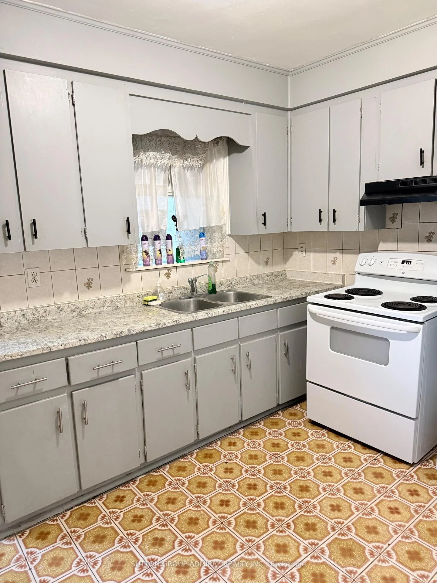 Photo 19 of Unit Main, 241 Dunraven Drive, Toronto, Keelesdale-Eglinton West — HOMEH