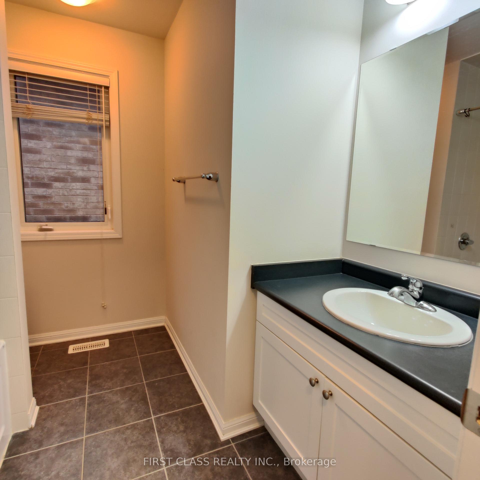 Photo 4 of 917 Farmstead Drive, Milton, Willmott — HOMEH