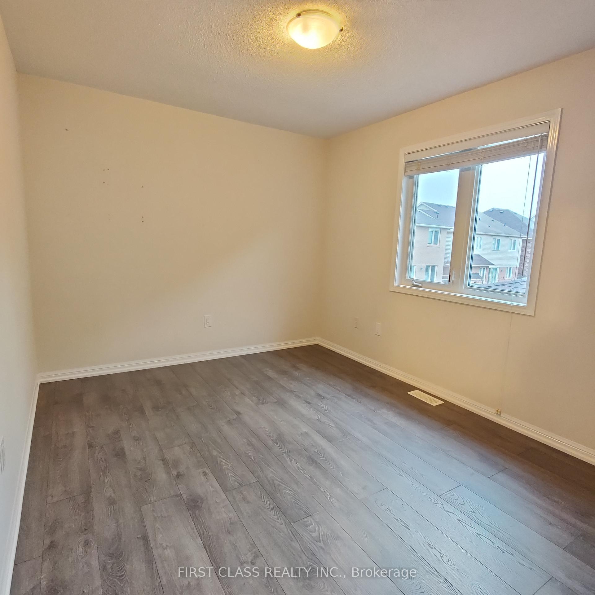 Photo 5 of 917 Farmstead Drive, Milton, Willmott — HOMEH