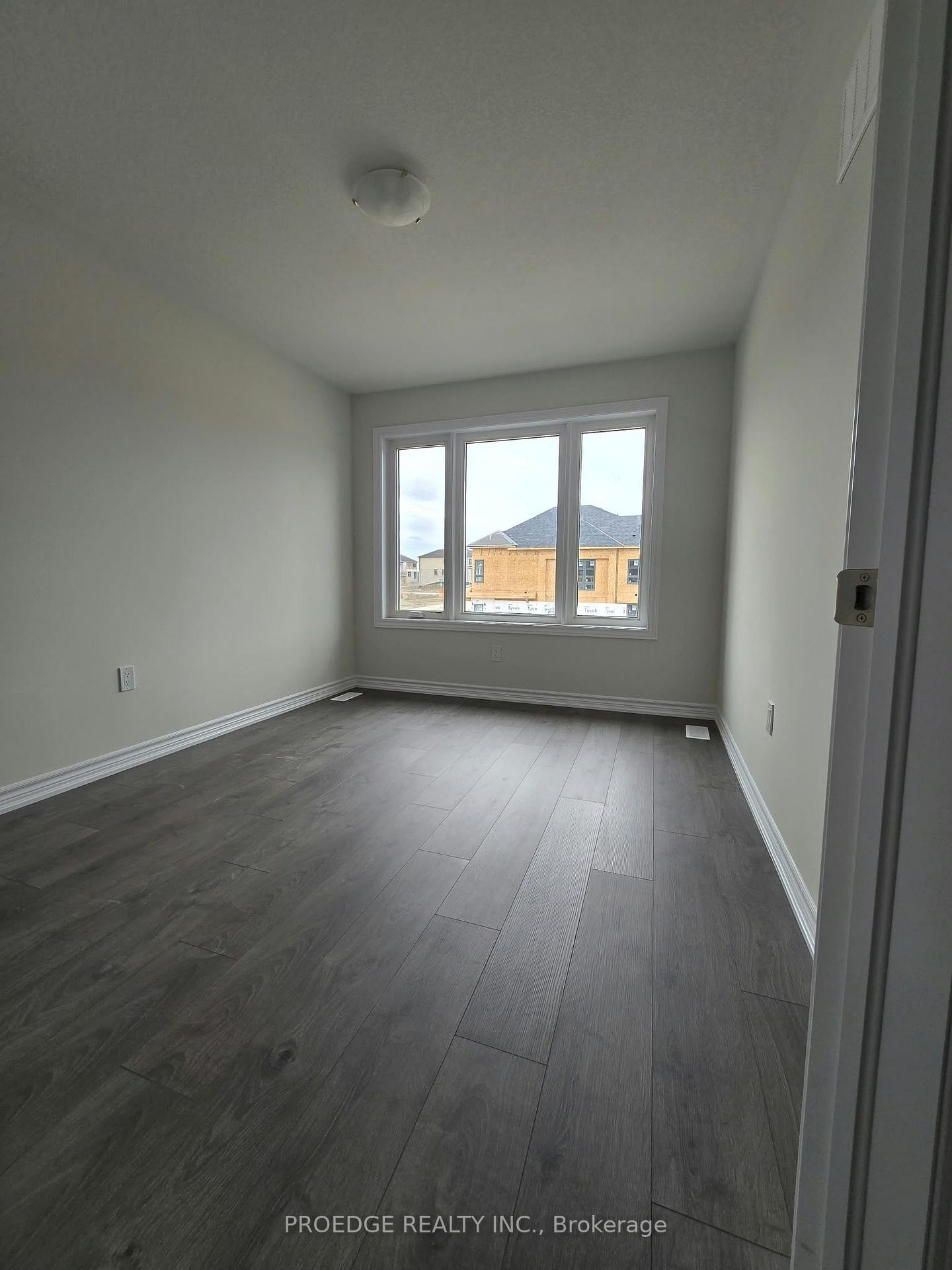 Photo 10 of 138 Periwinkle Crescent, Woodstock, Woodstock - North — HOMEH